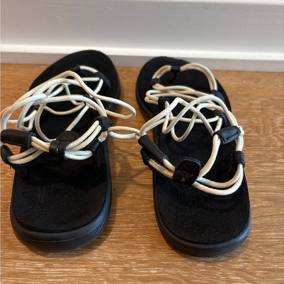 Teva Voya Infinity Sandals - Picture 4 of 4